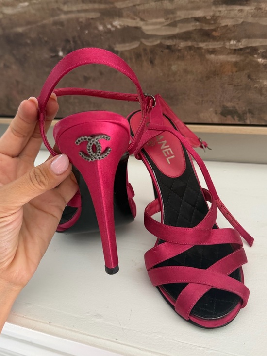 CHANEL Shoes - Chanel vintage heels